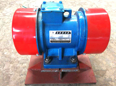 又可稱(chēng)為振動(dòng)器，振打器，倉(cāng)壁震打器，三相附著式振動(dòng)器，料倉(cāng)防閉塞，除塵振打器