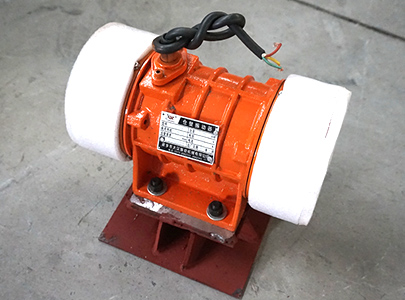 用于防止和消除料倉(cāng)、料罐、溜槽以及管狀通道內(nèi)的物料粘倉(cāng)和起拱等